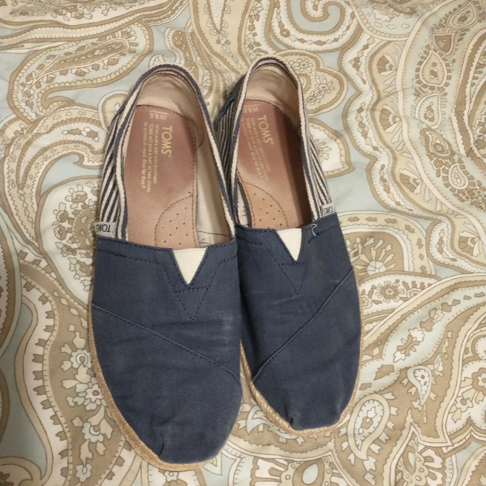 Navy blue striped Toms